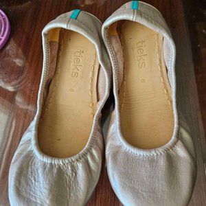 Rose Tieks Size 6